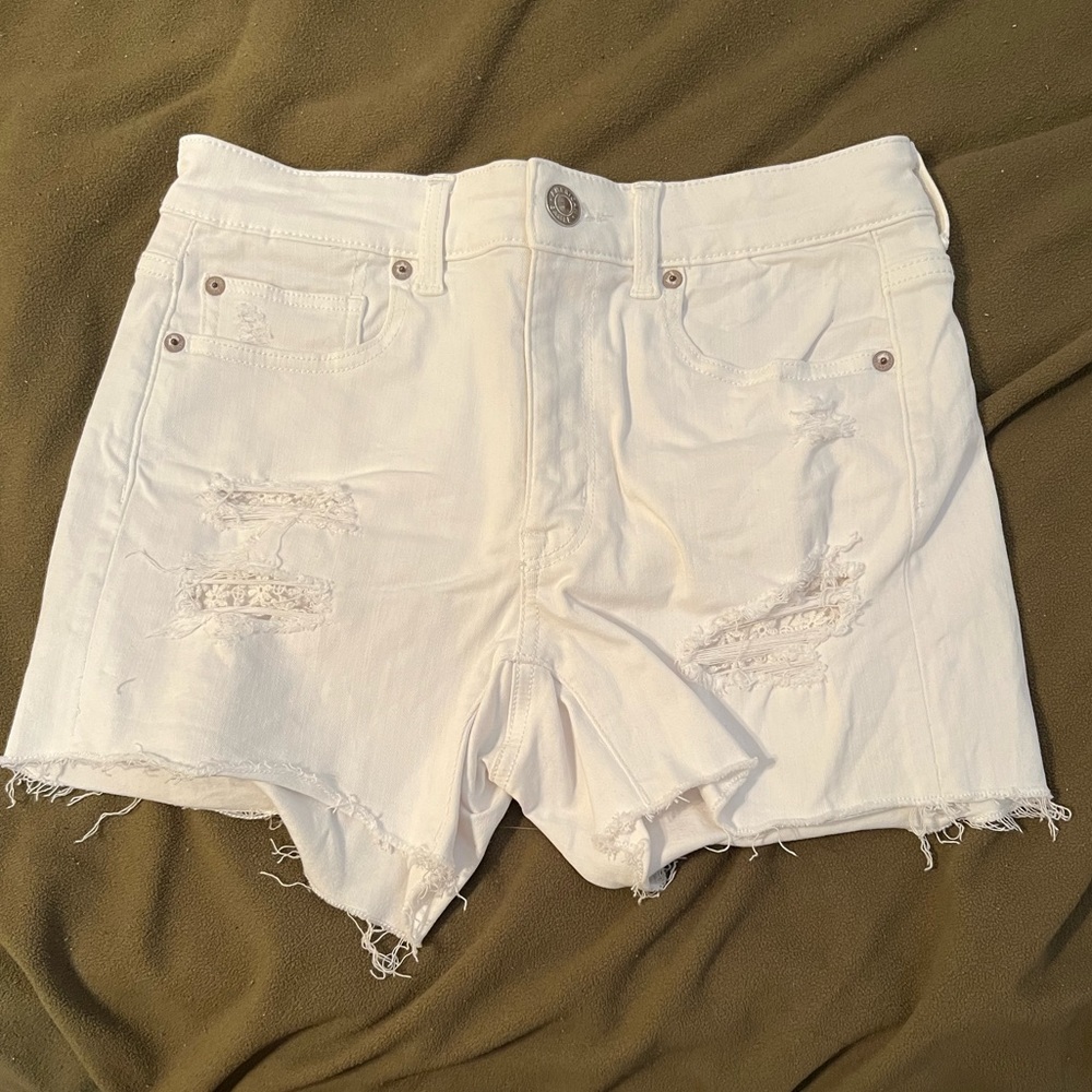 Cute high waisted white AE shorts
